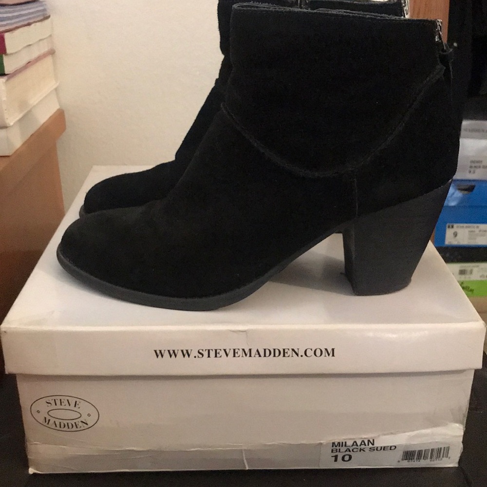 Steve Madden Milaan black suede booties